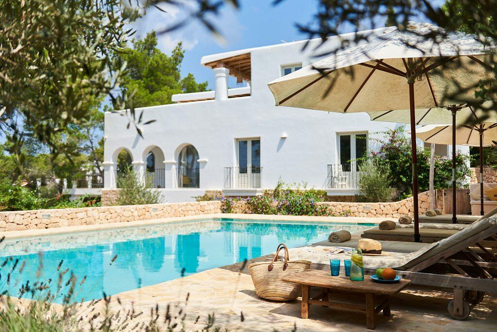 Vista junto a la piscina de Villa en Ibiza