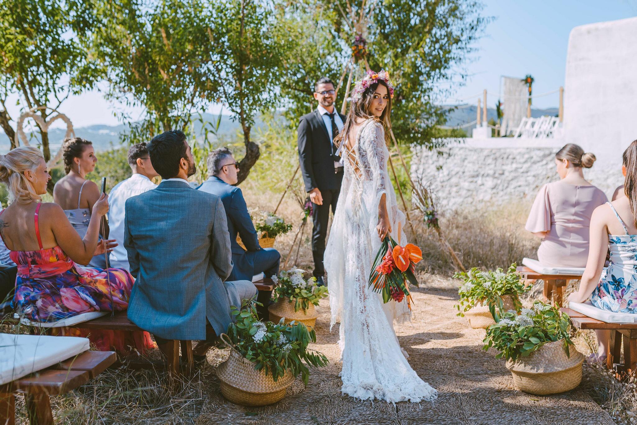 Boda íntima al aire libre en una villa privada en Ibiza