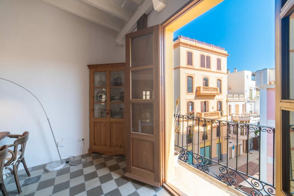 Comprar una propiedad en la ciudad de Ibiza 2022
