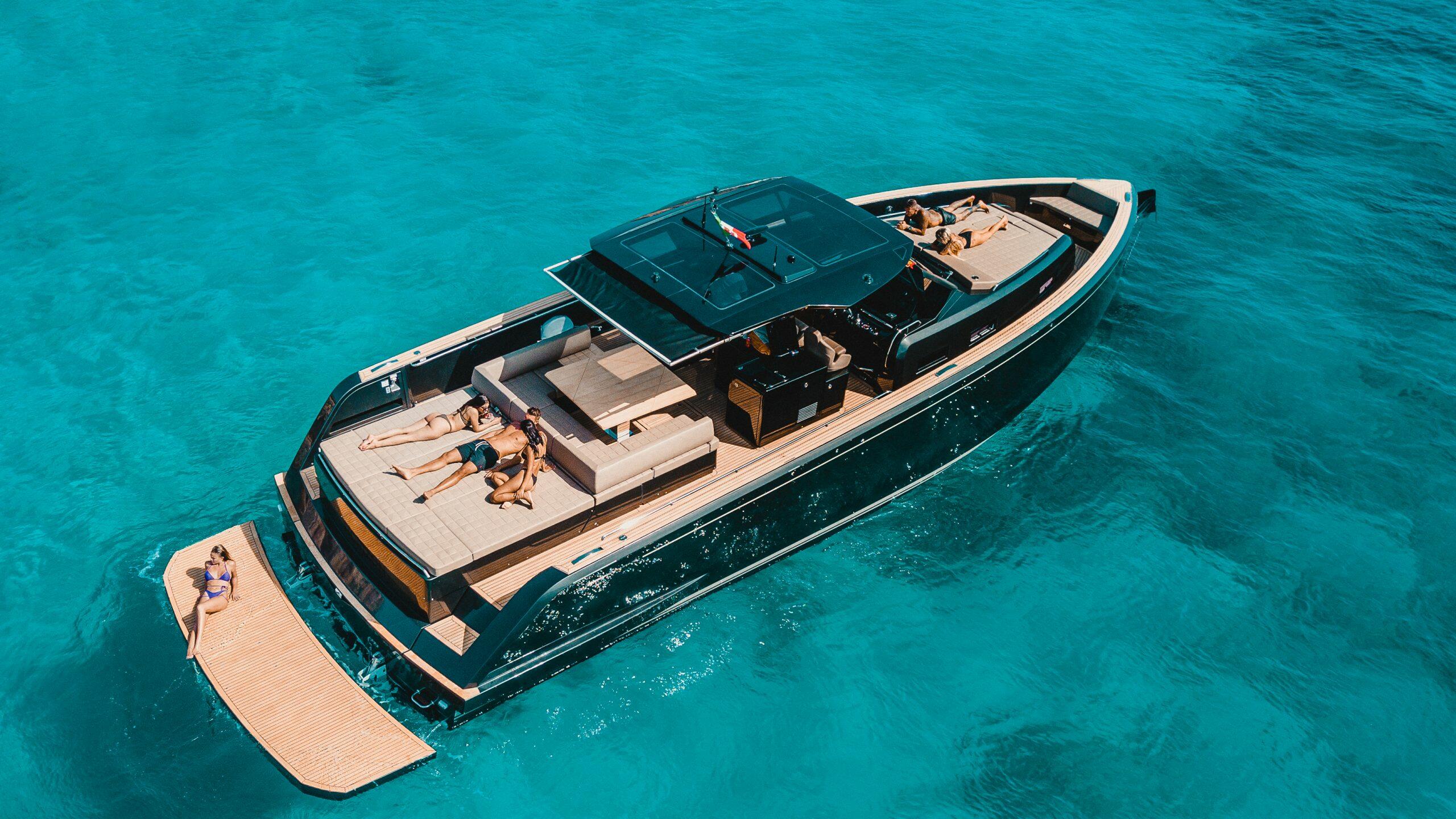 Experiencia de alquiler de yate para huéspedes de villas en Ibiza