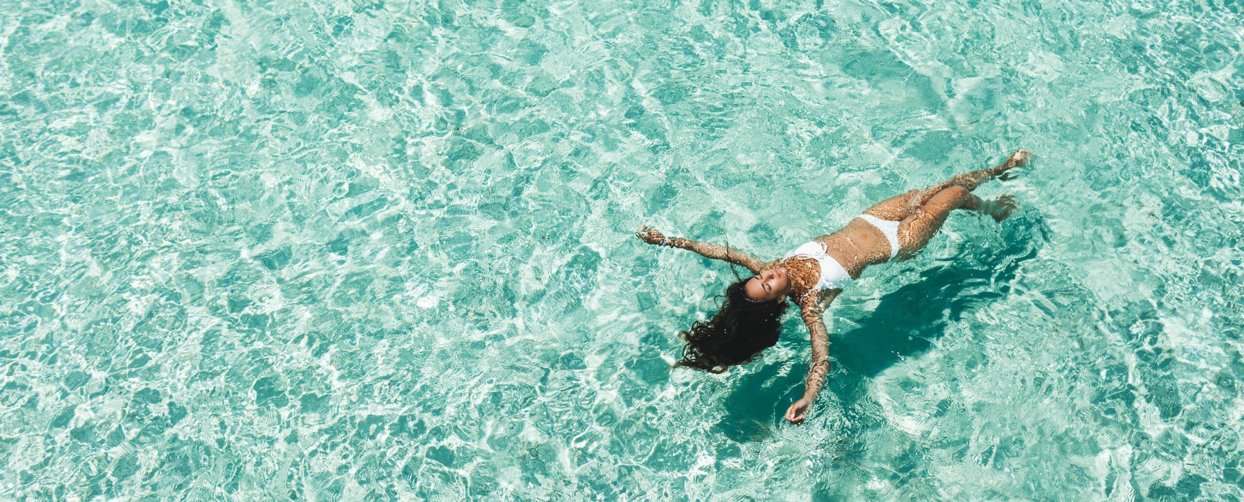 Piscina privada en villa para amigos en Ibiza