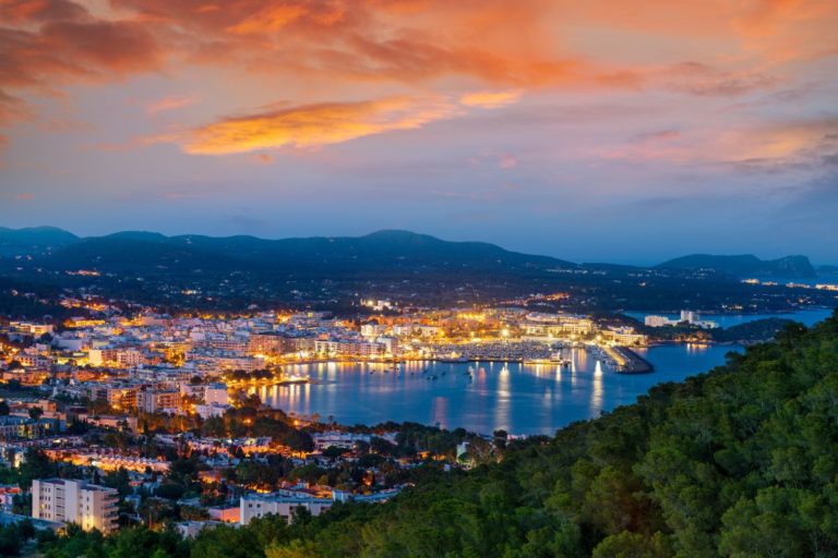 Descubra Ibiza en invierno: Guía de maravillas fuera de temporada