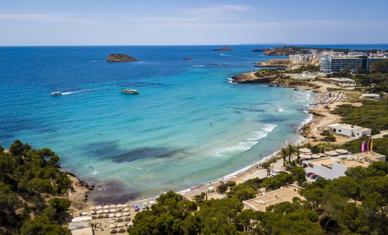 Casas y villas exclusivas en venta cerca de las playas más populares del sur de Ibiza